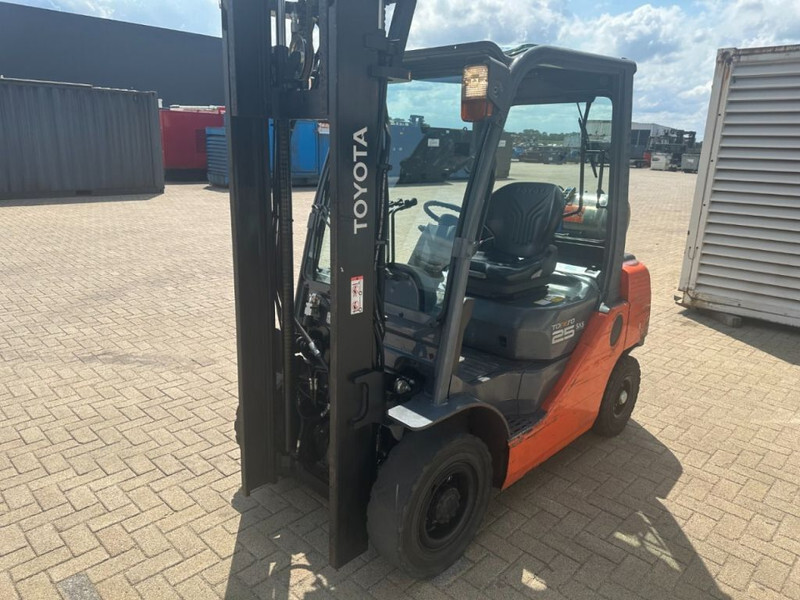 Toyota 2.5 ton Tonero 25 Triplex Freelift Sideshift LPG Heftruck - LPG forklift: picture 4 Toyota 2.5 ton Tonero 25 Triplex Freelift Sideshift LPG Heftruck - LPG forklift: picture 4