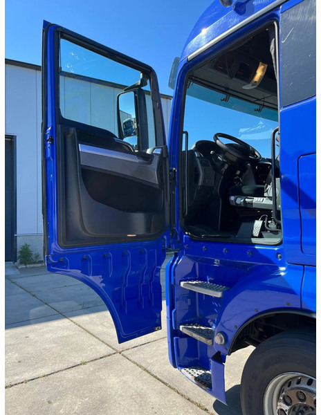 Tractor unit MAN TGX 400: picture 13