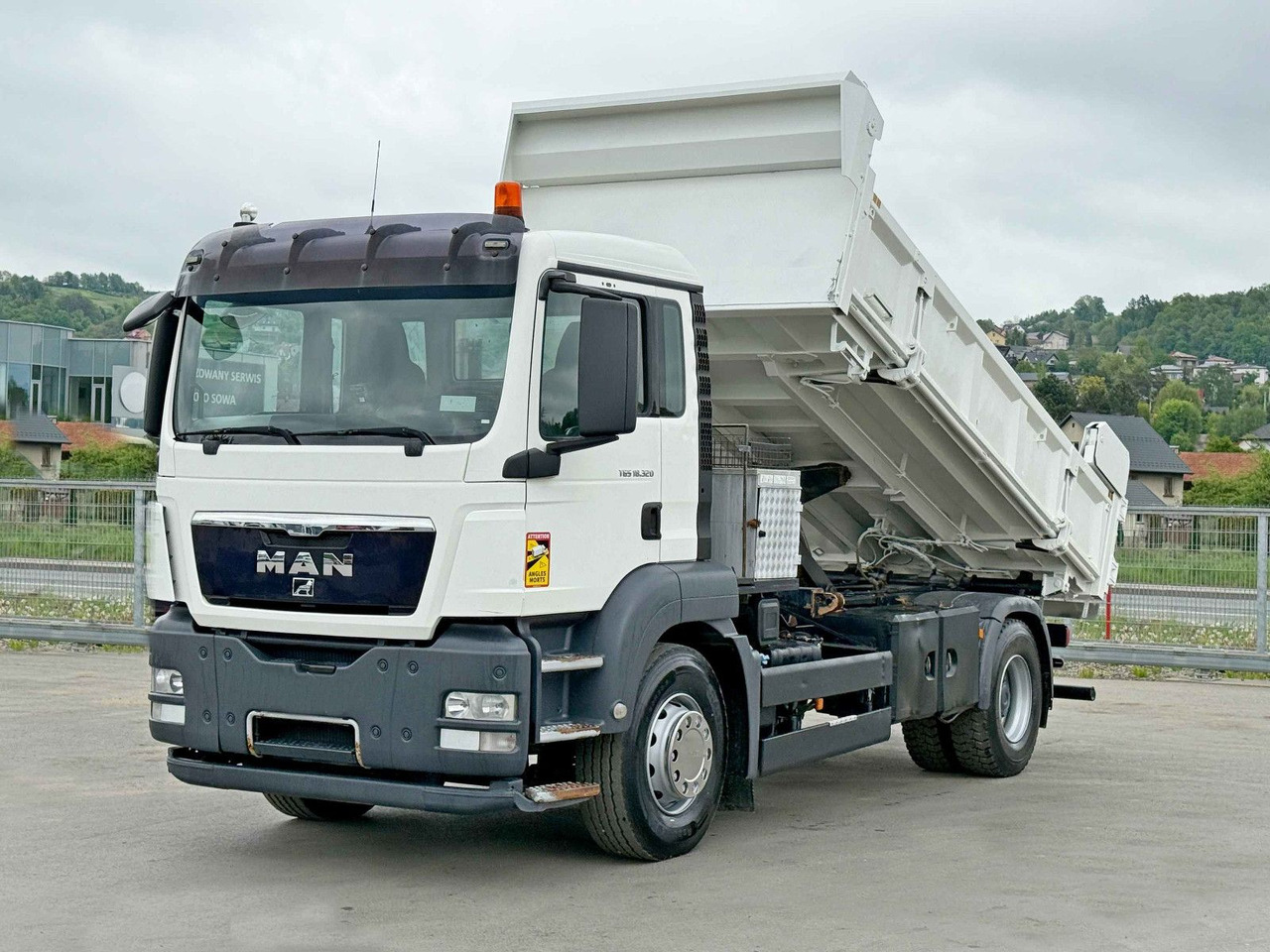 MAN TGS 18.320 * KIPPER 4,95m + BORDMATIC*TOPZUSTAND - Tipper, Crane truck: picture 1 MAN TGS 18.320 * KIPPER 4,95m + BORDMATIC*TOPZUSTAND - Tipper, Crane truck: picture 1