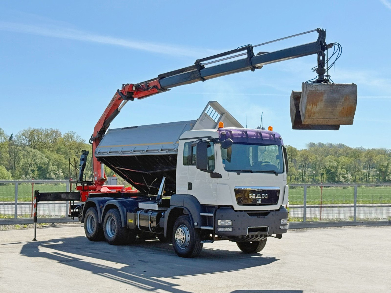 MAN TGS 33.360*KIPPER 4,95 m *PK 15002 * 6x4 - Crane truck: picture 2 MAN TGS 33.360*KIPPER 4,95 m *PK 15002 * 6x4 - Crane truck: picture 2