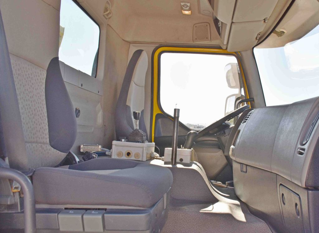 Leasing of Renault KERAX 410 DXI* KIPPER 6,00m + BORDMATIC/ 8x4 Renault KERAX 410 DXI* KIPPER 6,00m + BORDMATIC/ 8x4: picture 11 Leasing of Renault KERAX 410 DXI* KIPPER 6,00m + BORDMATIC/ 8x4 Renault KERAX 410 DXI* KIPPER 6,00m + BORDMATIC/ 8x4: picture 11