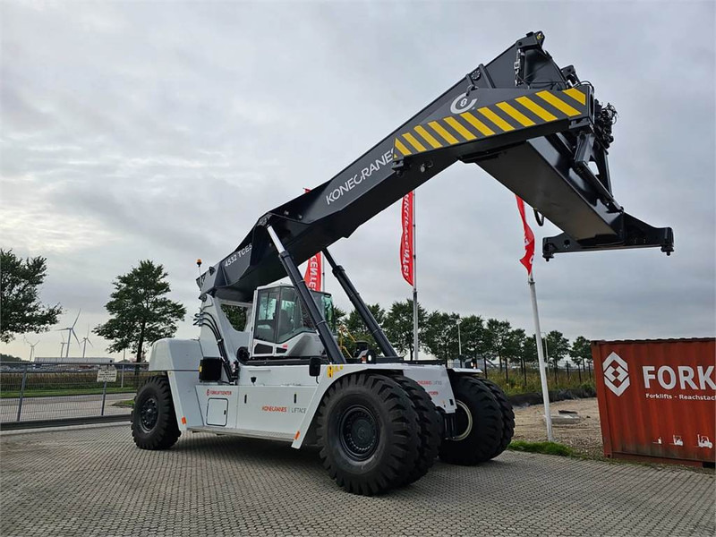 KONECRANES LIFTACE 4532 TCE5 - Reach stacker: picture 3 KONECRANES LIFTACE 4532 TCE5 - Reach stacker: picture 3