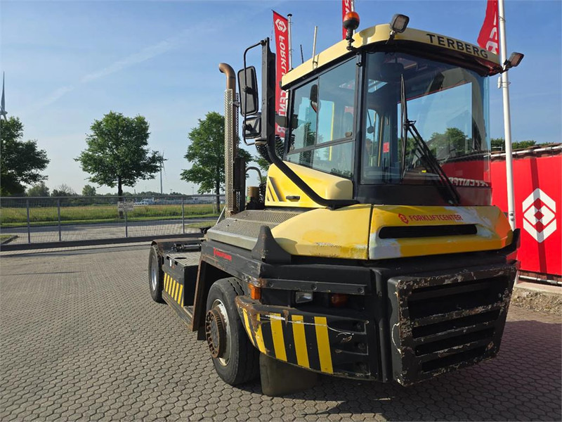 Terberg RT223 4x4 - Terminal tractor: picture 1 Terberg RT223 4x4 - Terminal tractor: picture 1