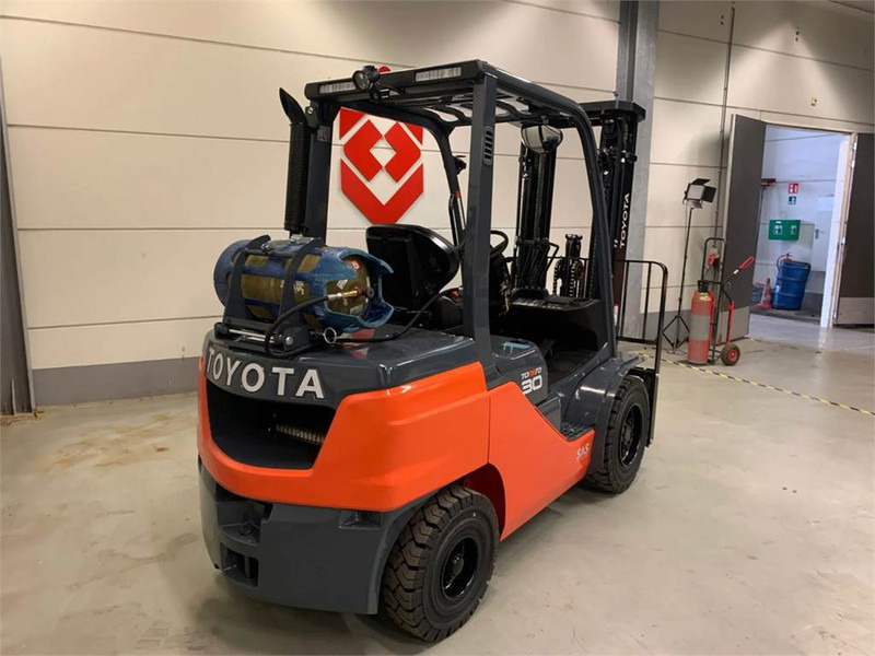 LPG forklift Toyota 02-8FGF30: picture 6