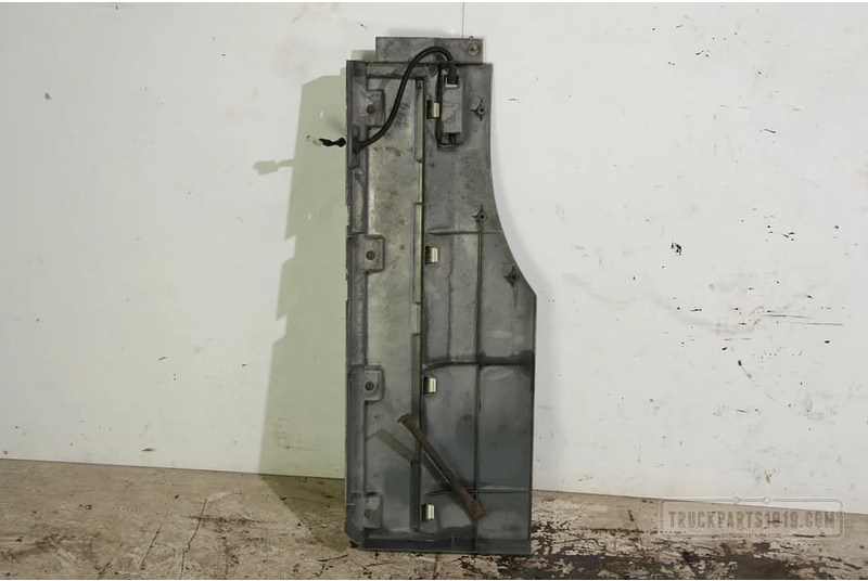 DAF XF Body & Chassis Parts DAF XF Opstapbakplaat li. - Body and exterior for Truck: picture 2 DAF XF Body & Chassis Parts DAF XF Opstapbakplaat li. - Body and exterior for Truck: picture 2
