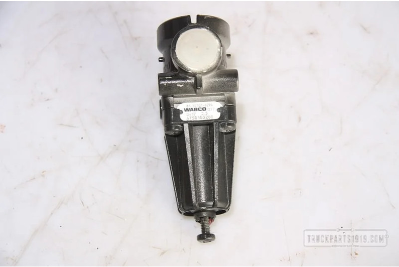 MAN Compressed Air System Drukregelaar - Valve for Truck: picture 2 MAN Compressed Air System Drukregelaar - Valve for Truck: picture 2