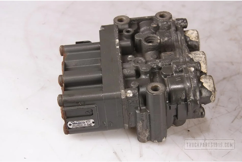 Mercedes-Benz Compressed Air System ECAS magneetventiel MB MP4 - Valve for Truck: picture 1 Mercedes-Benz Compressed Air System ECAS magneetventiel MB MP4 - Valve for Truck: picture 1