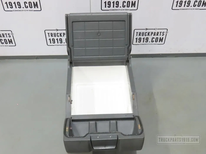 MAN 81.63910-6015 Koelkast - Spare parts for Truck: picture 2 MAN 81.63910-6015 Koelkast - Spare parts for Truck: picture 2