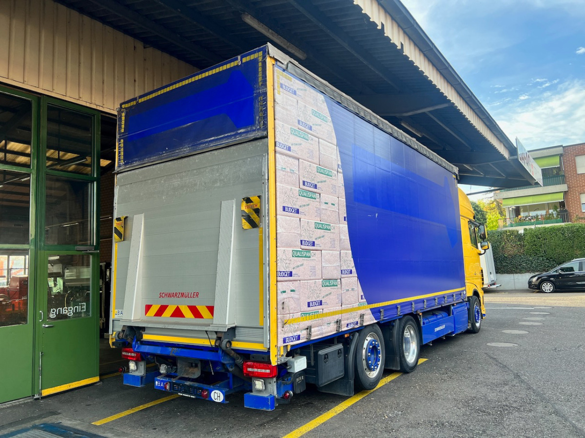 DAF XF 510 Jumbo - Curtainsider truck: picture 4 DAF XF 510 Jumbo - Curtainsider truck: picture 4