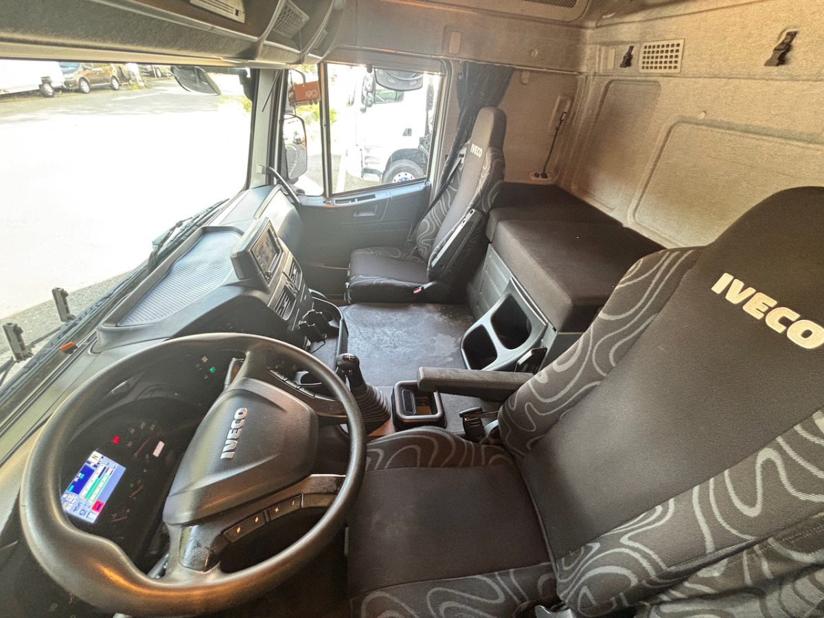 IVECO 190S40 Stralis - Curtainsider truck: picture 4 IVECO 190S40 Stralis - Curtainsider truck: picture 4