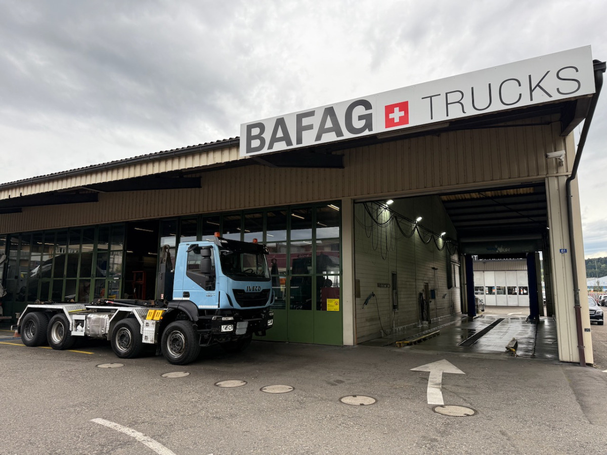 IVECO 340T45 Trakker  8x4 - Hook lift truck: picture 2 IVECO 340T45 Trakker  8x4 - Hook lift truck: picture 2