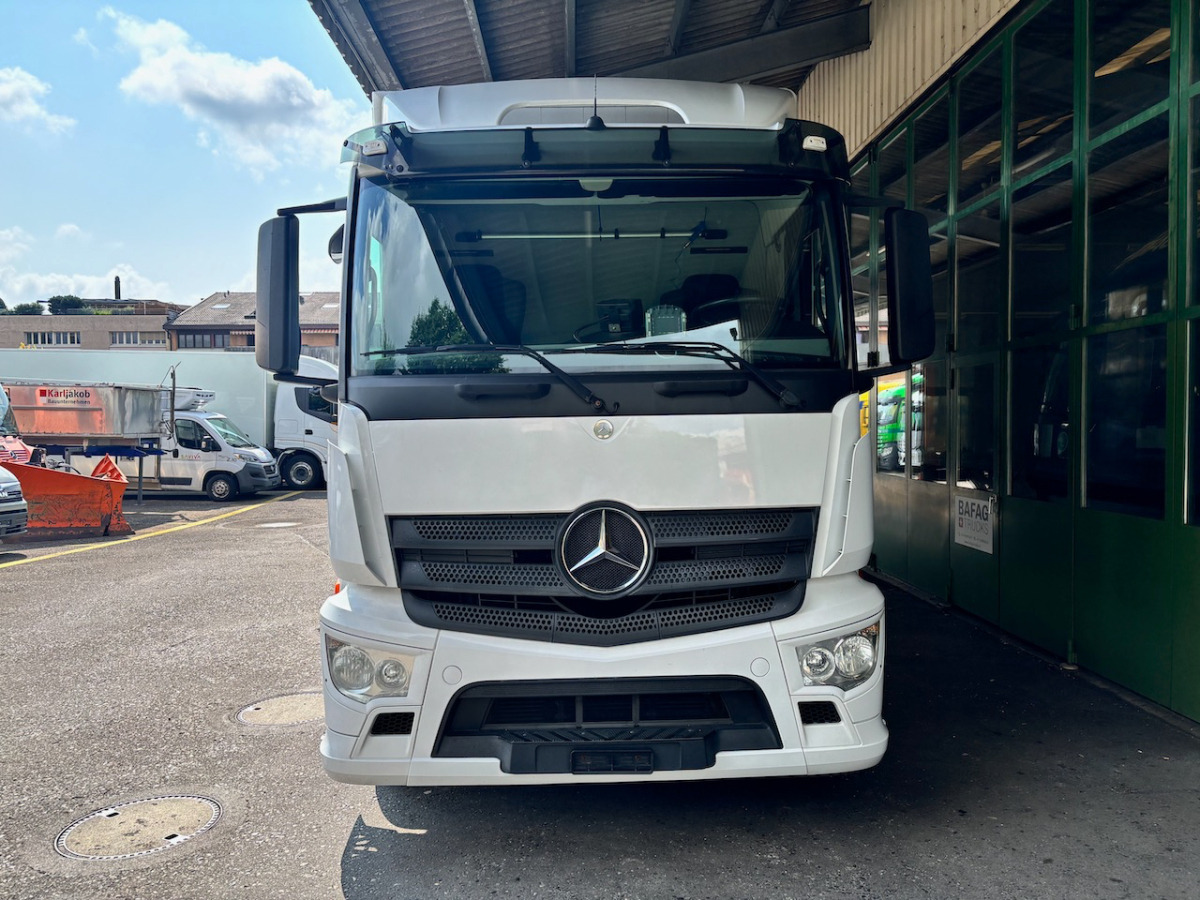 MERCEDES Antos 1824 - Box truck: picture 3 MERCEDES Antos 1824 - Box truck: picture 3
