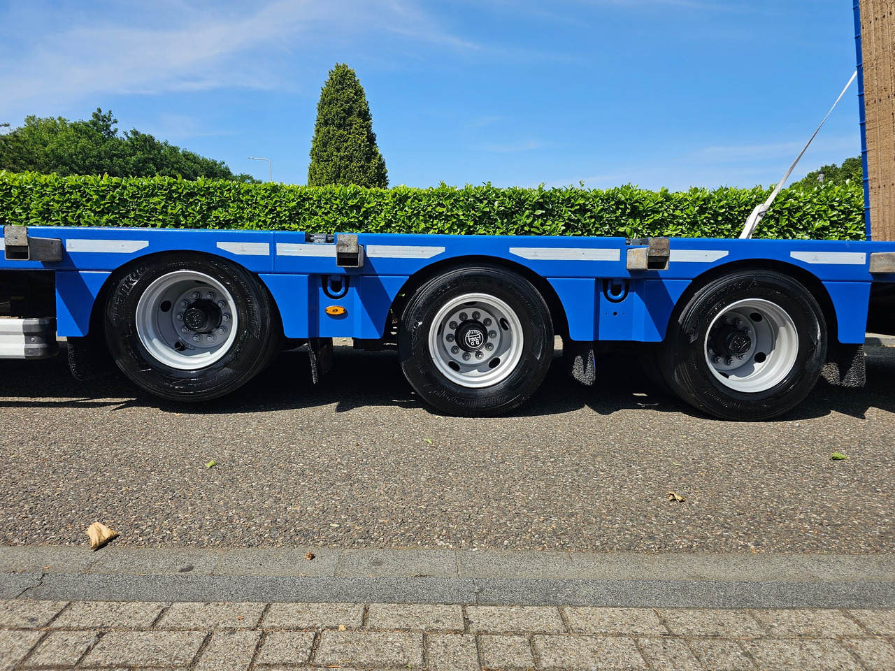 Low loader semi-trailer Kässbohrer LB3E With Hydraulic Flip Ramps: picture 8