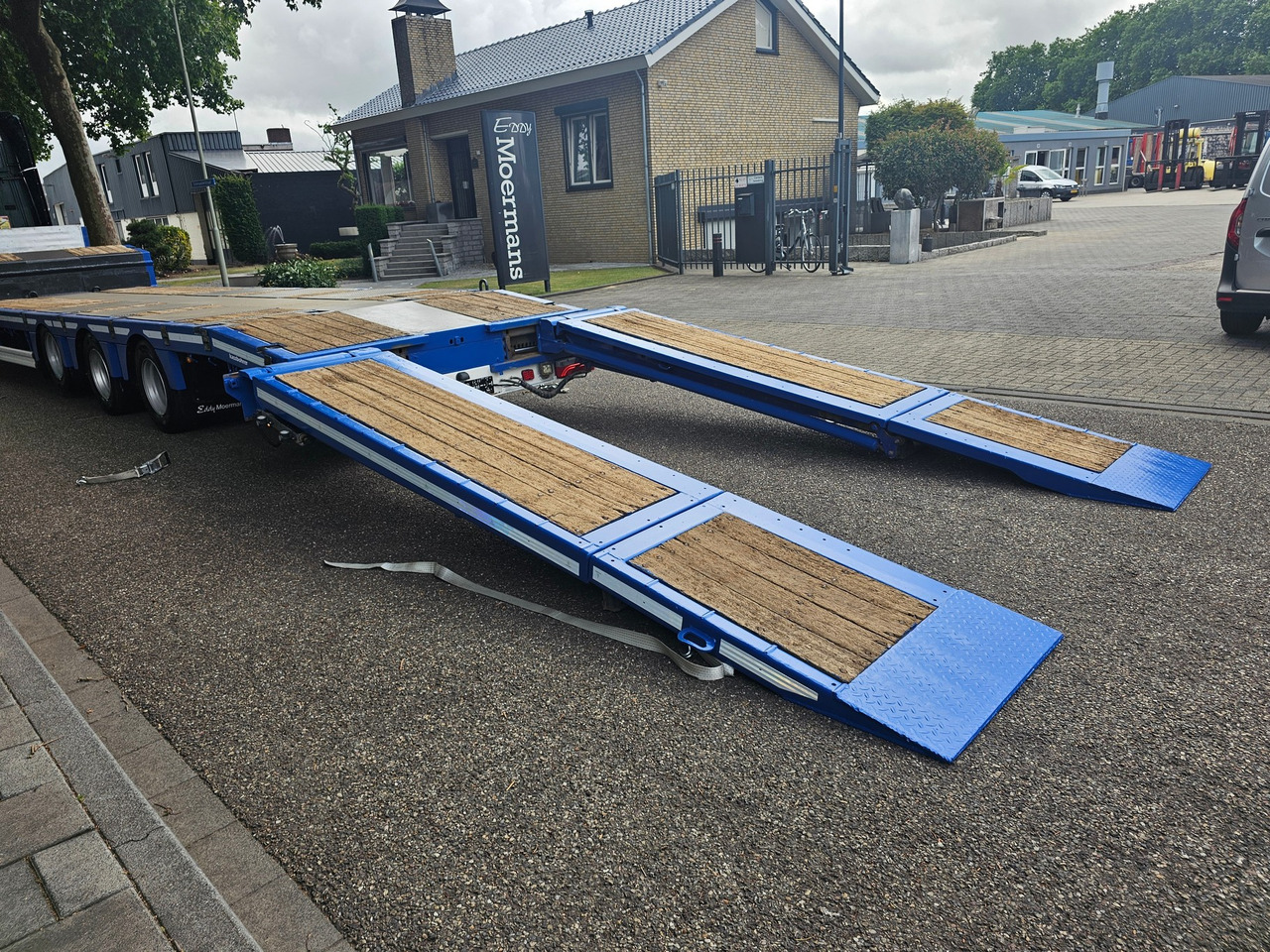 Low loader semi-trailer Kässbohrer LB3E With Hydraulic Flip Ramps: picture 12