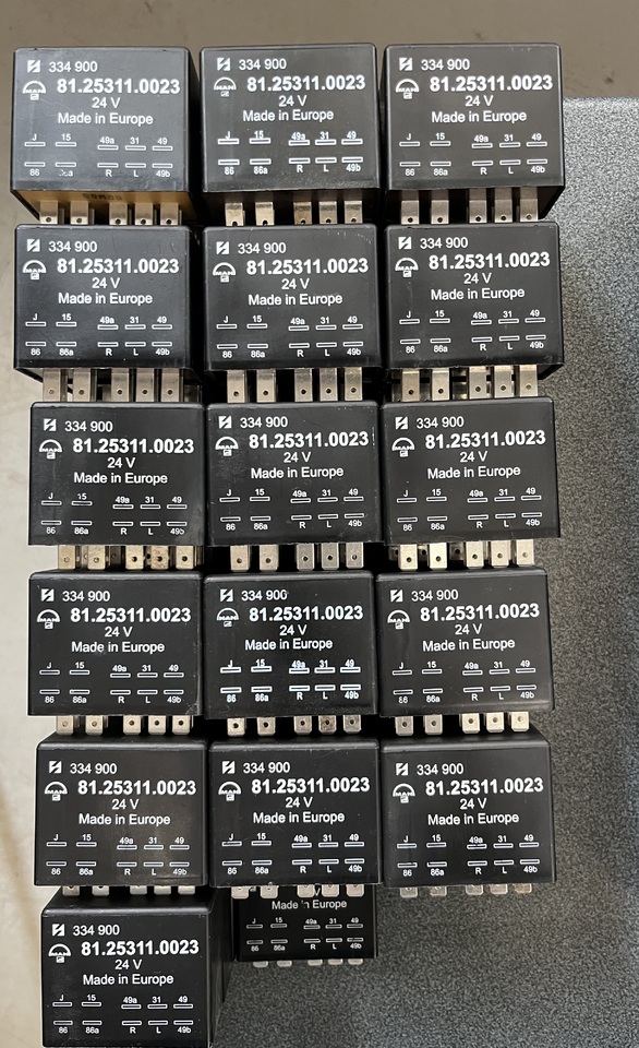 FLASHING-WIPING PULSE UNIT MAN F90,F2000 - Electrical system for Truck: picture 3 FLASHING-WIPING PULSE UNIT MAN F90,F2000 - Electrical system for Truck: picture 3