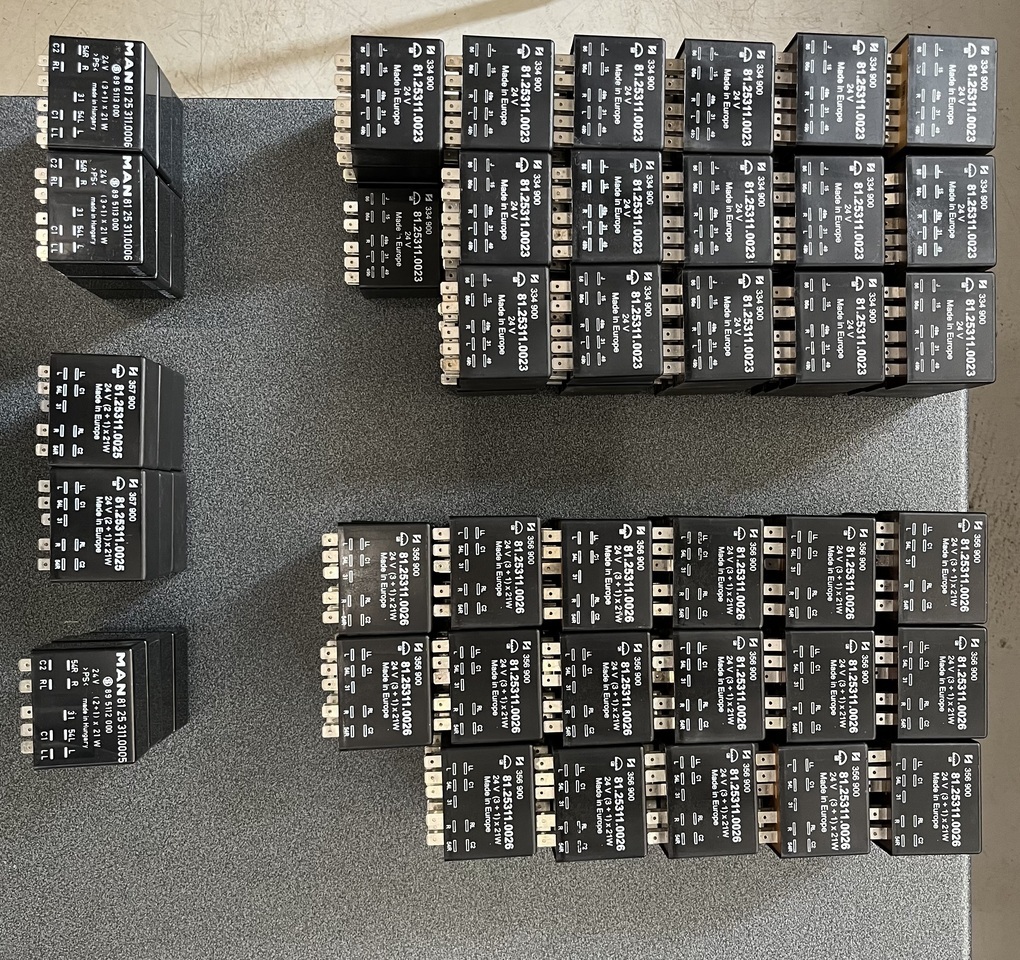 FLASHING-WIPING PULSE UNIT MAN F90,F2000 - Electrical system for Truck: picture 1 FLASHING-WIPING PULSE UNIT MAN F90,F2000 - Electrical system for Truck: picture 1
