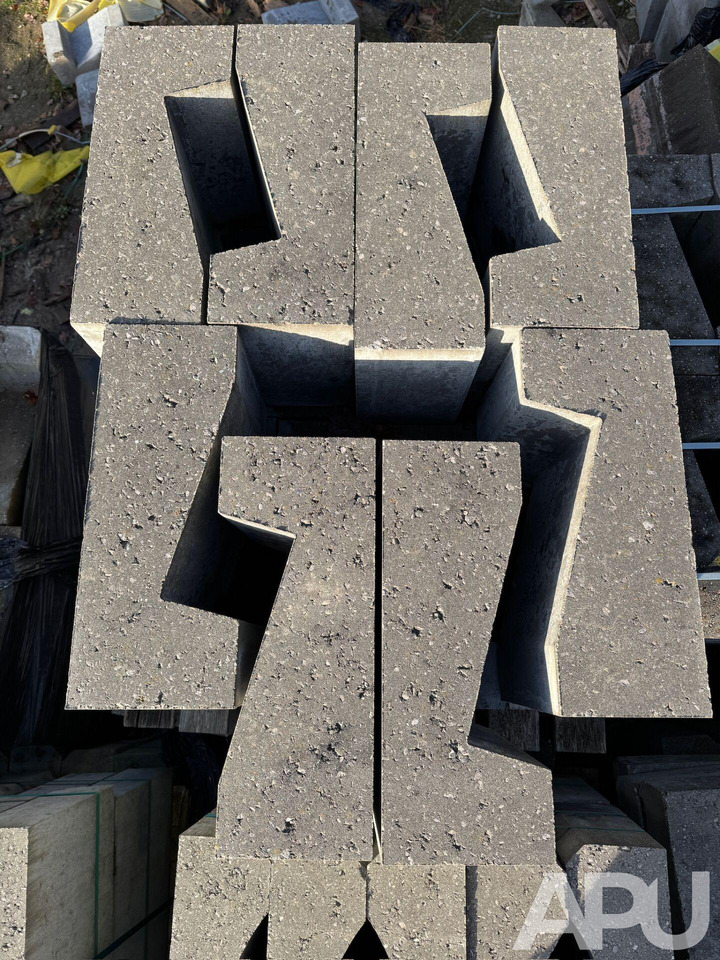 Ciek wodny/obrzeże/korytko trójkątne 50x50x20 - Construction equipment: picture 2 Ciek wodny/obrzeże/korytko trójkątne 50x50x20 - Construction equipment: picture 2