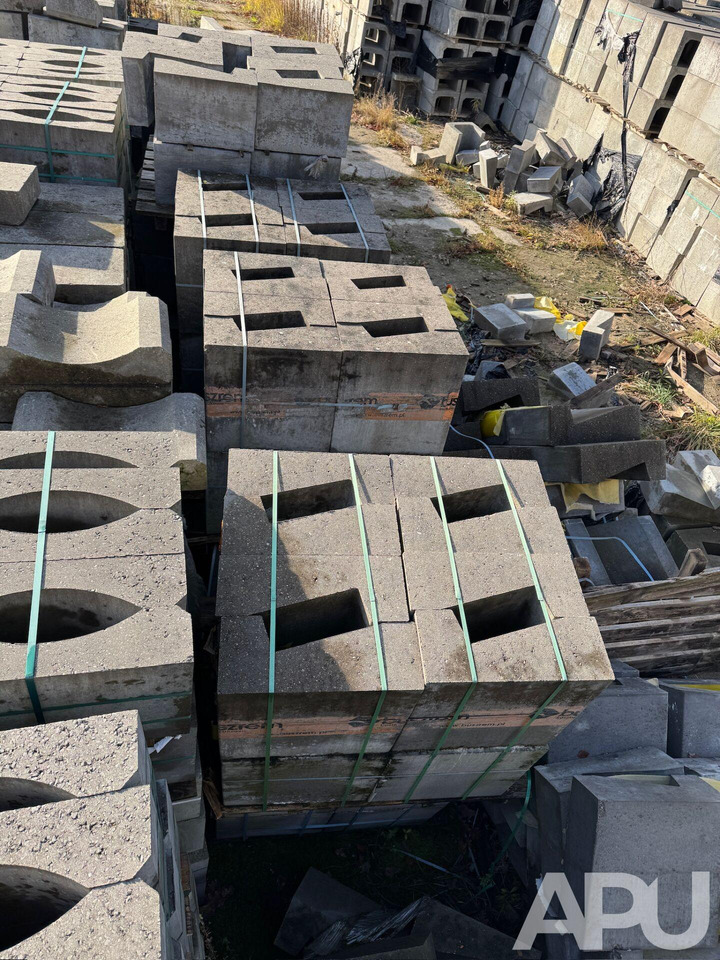 Ciek wodny/obrzeże/korytko trójkątne 50x50x20 - Construction equipment: picture 1 Ciek wodny/obrzeże/korytko trójkątne 50x50x20 - Construction equipment: picture 1