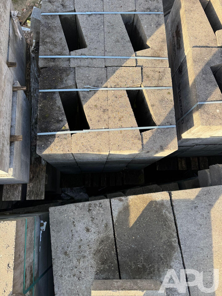 Ciek wodny/obrzeże/korytko trójkątne 50x50x20 - Construction equipment: picture 3 Ciek wodny/obrzeże/korytko trójkątne 50x50x20 - Construction equipment: picture 3