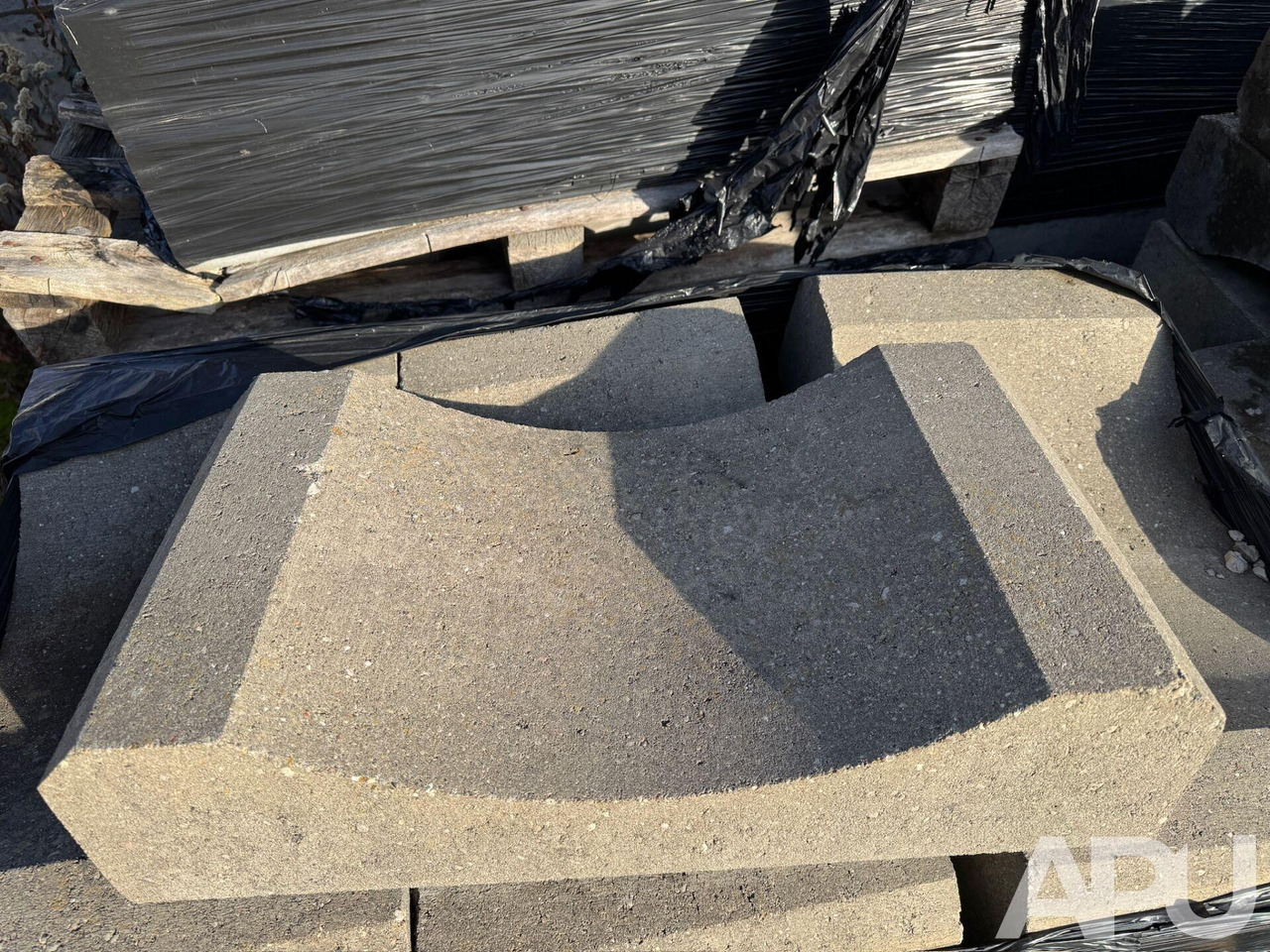 Koryto/Korytko Betonowe Odwodnieniowe 60x33x15 - Construction equipment: picture 2 Koryto/Korytko Betonowe Odwodnieniowe 60x33x15 - Construction equipment: picture 2