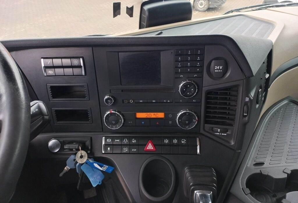 Tractor unit Mercedes-Benz ACTROS 1845 LS: picture 11