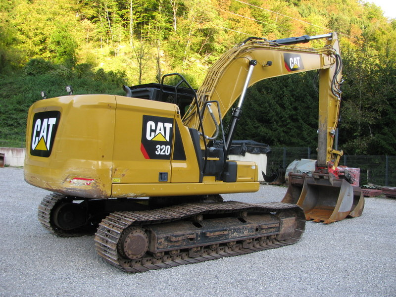 CATERPILLAR 320 with 3 buckets 6.815 houers - Crawler excavator: picture 5 CATERPILLAR 320 with 3 buckets 6.815 houers - Crawler excavator: picture 5