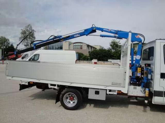 Iveco Daily 35C11 - flatbed+crane - Dropside/ Flatbed truck, Crane truck: picture 4 Iveco Daily 35C11 - flatbed+crane - Dropside/ Flatbed truck, Crane truck: picture 4
