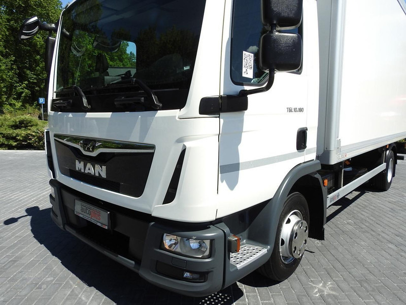 Refrigerator truck MAN TGL 10.180 KONTENER CHŁODNIA -20*C 11 PALET ZASILANIE 230V KLIMA: picture 20 Refrigerator truck MAN TGL 10.180 KONTENER CHŁODNIA -20*C 11 PALET ZASILANIE 230V KLIMA: picture 20