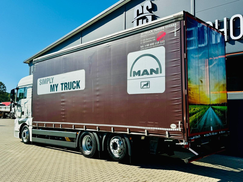 MAN TGX 26.420 - Curtainsider truck: picture 3 MAN TGX 26.420 - Curtainsider truck: picture 3