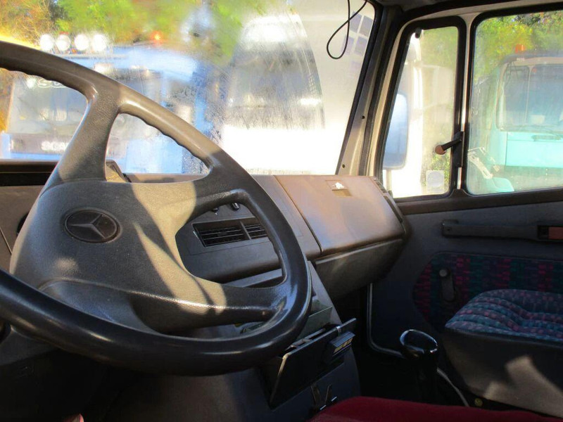 Mercedes-Benz 711D - Doka towing truck - Tow truck: picture 5 Mercedes-Benz 711D - Doka towing truck - Tow truck: picture 5