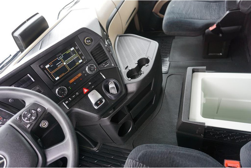 Tractor unit Mercedes-Benz ACTROS 1851 / EURO 6 / ACC / BIG SPACE: picture 9