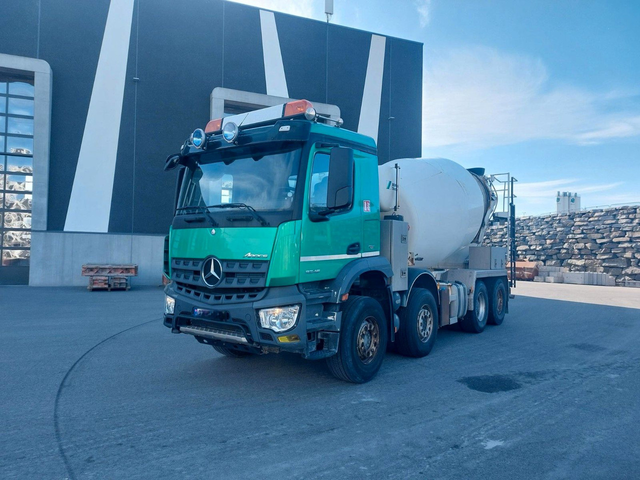 Mercedes-Benz 3246 8x4 / 9 m3 stetter - Concrete mixer truck: picture 2 Mercedes-Benz 3246 8x4 / 9 m3 stetter - Concrete mixer truck: picture 2