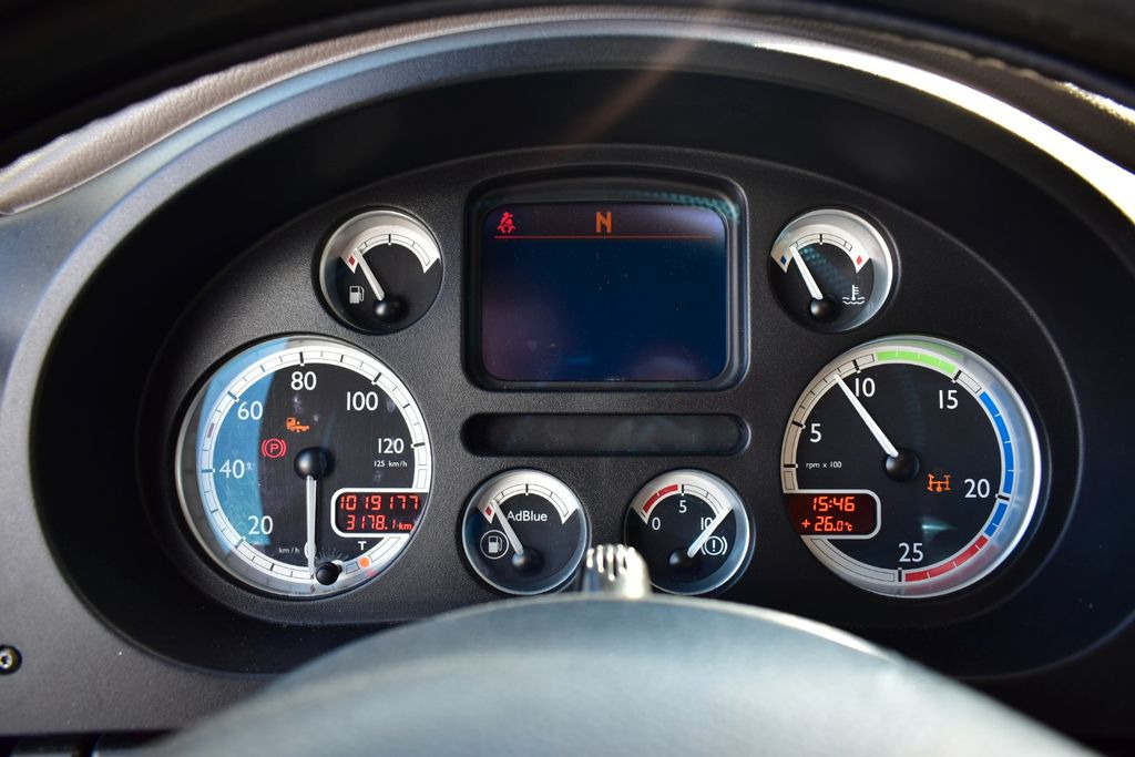 Crane truck, Dropside/ Flatbed truck DAF XF 105.410 4x2 FASSI F 190 Trailer: picture 13 Crane truck, Dropside/ Flatbed truck DAF XF 105.410 4x2 FASSI F 190 Trailer: picture 13