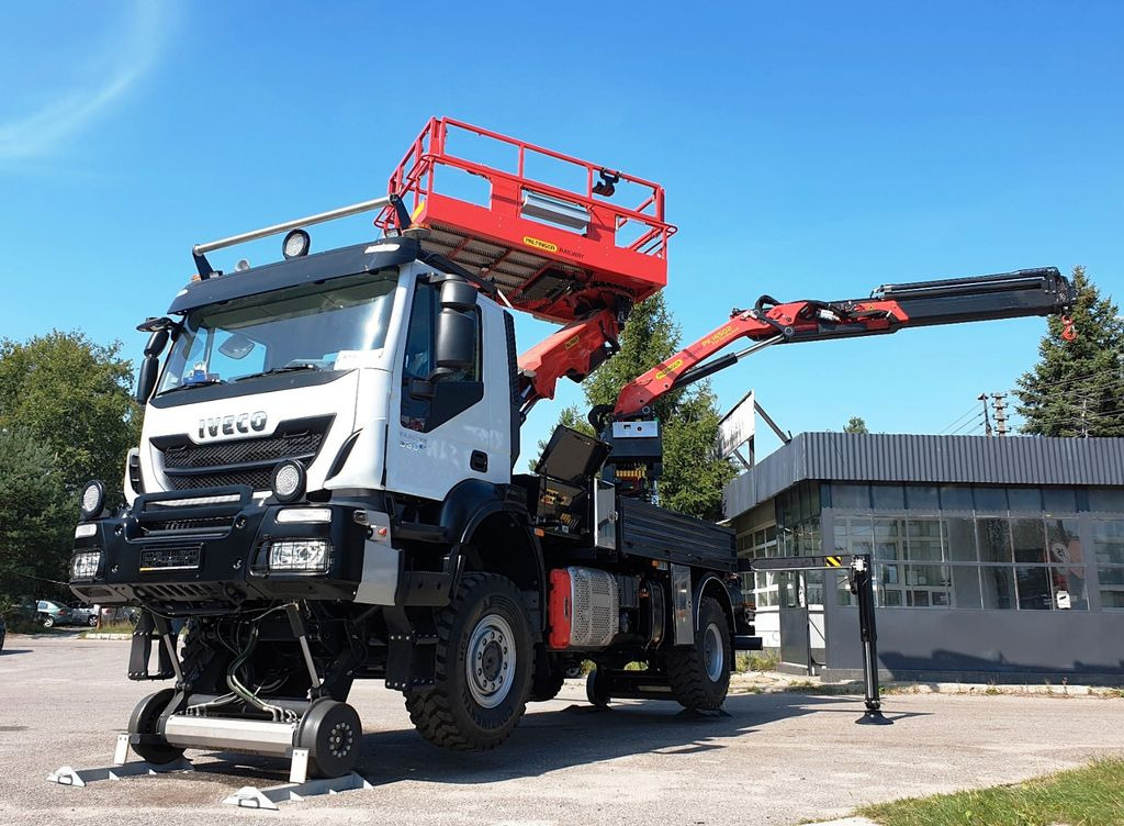 Iveco TRAKER 4x4 RAIL ROAD PALFINGER SCHIENEN TWO WAY - Truck mounted aerial platform: picture 1 Iveco TRAKER 4x4 RAIL ROAD PALFINGER SCHIENEN TWO WAY - Truck mounted aerial platform: picture 1