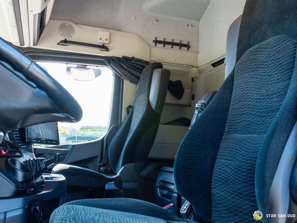 Leasing of  Mercedes-Benz  AROCS 3251 8x4 HMF 8520 Fly Jib Winch Mercedes-Benz  AROCS 3251 8x4 HMF 8520 Fly Jib Winch: picture 16