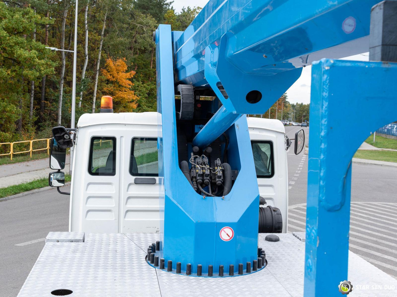 Truck mounted aerial platform : picture 19 Truck mounted aerial platform : picture 19