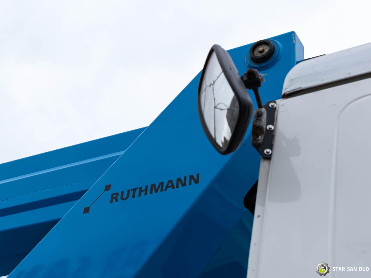 Truck mounted aerial platform : picture 21 Truck mounted aerial platform : picture 21