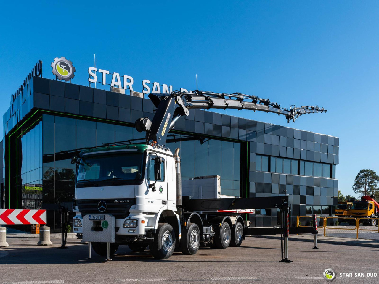 - Crane truck: picture 4 - Crane truck: picture 4