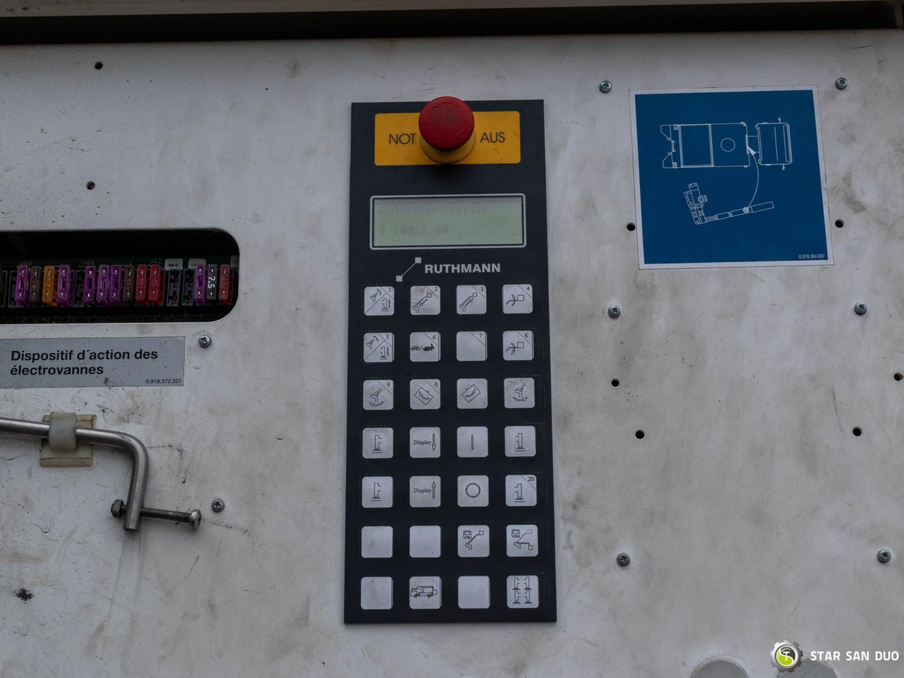 Truck mounted aerial platform : picture 24 Truck mounted aerial platform : picture 24