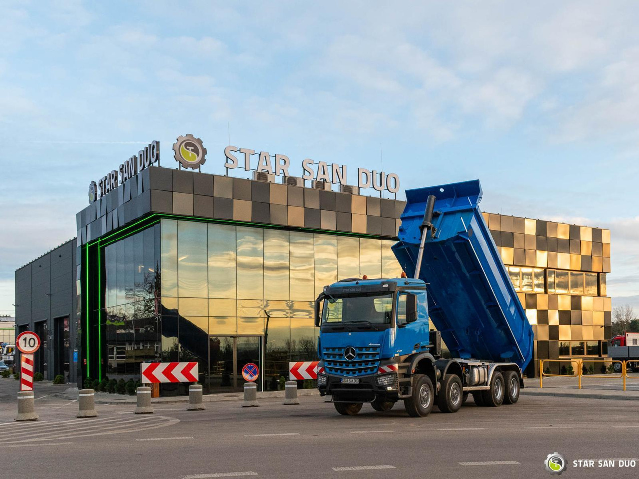 - Tipper: picture 2 - Tipper: picture 2