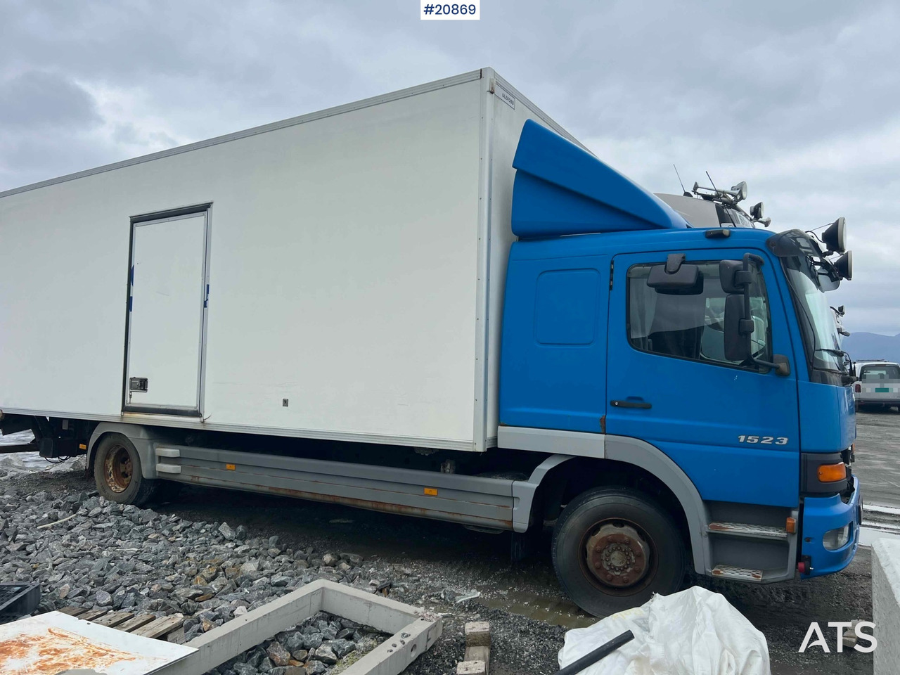 Mercedes 1523 4x2 skapbil m/ full sideåpning og lift Rep.objekt - Box truck: picture 5 Mercedes 1523 4x2 skapbil m/ full sideåpning og lift Rep.objekt - Box truck: picture 5