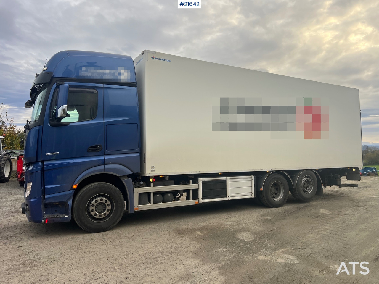 Mercedes-Benz Actrox 6x2 skapbil m/ kjøl/frys aggregat - Box truck: picture 1 Mercedes-Benz Actrox 6x2 skapbil m/ kjøl/frys aggregat - Box truck: picture 1