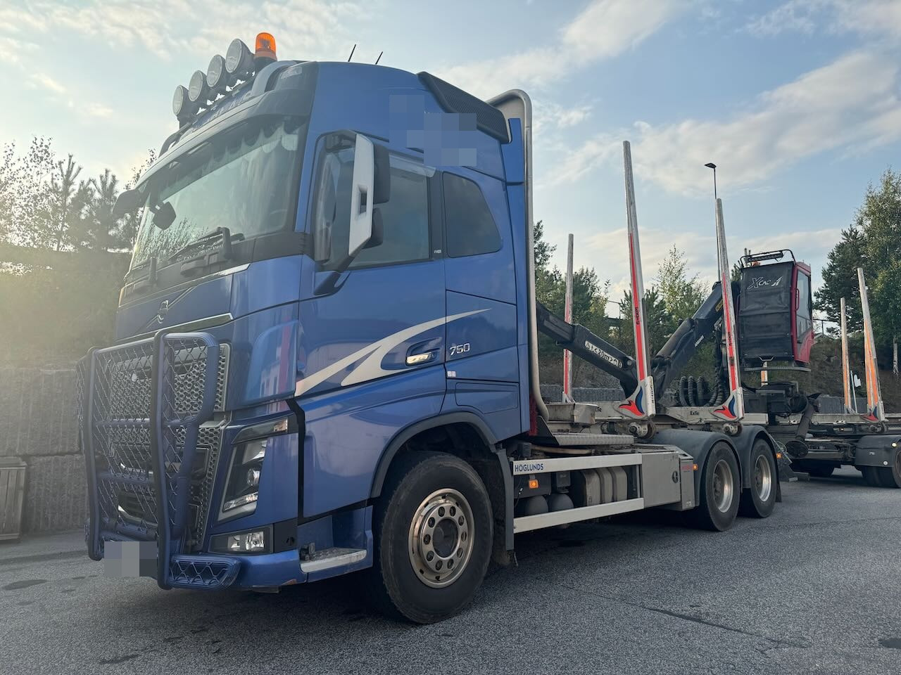 Volvo FH750 - Log truck, Crane truck: picture 1 Volvo FH750 - Log truck, Crane truck: picture 1