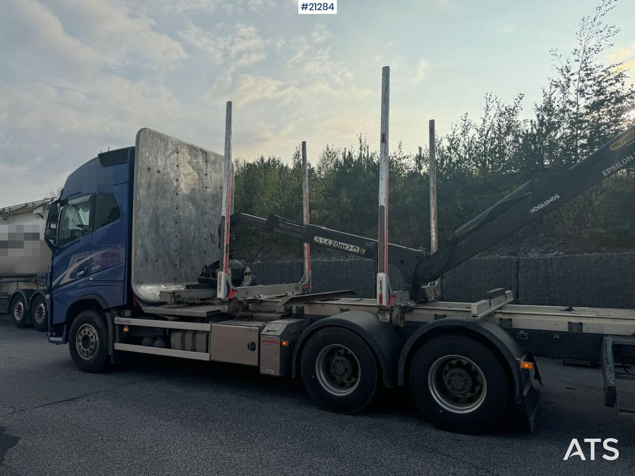Volvo FH750 - Log truck, Crane truck: picture 2 Volvo FH750 - Log truck, Crane truck: picture 2
