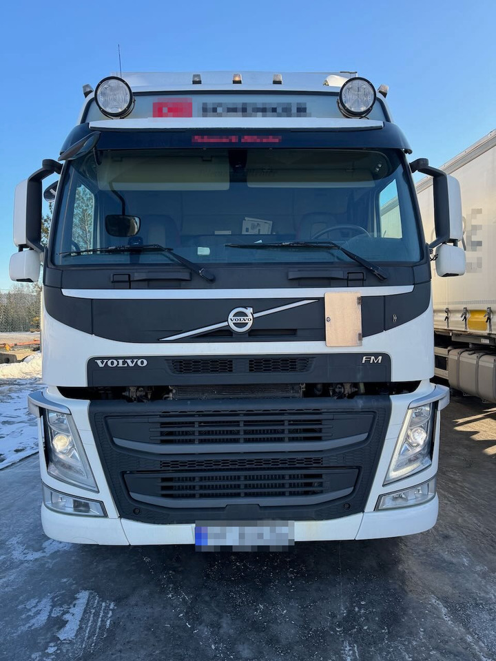 Volvo FM370 - Box truck: picture 2 Volvo FM370 - Box truck: picture 2