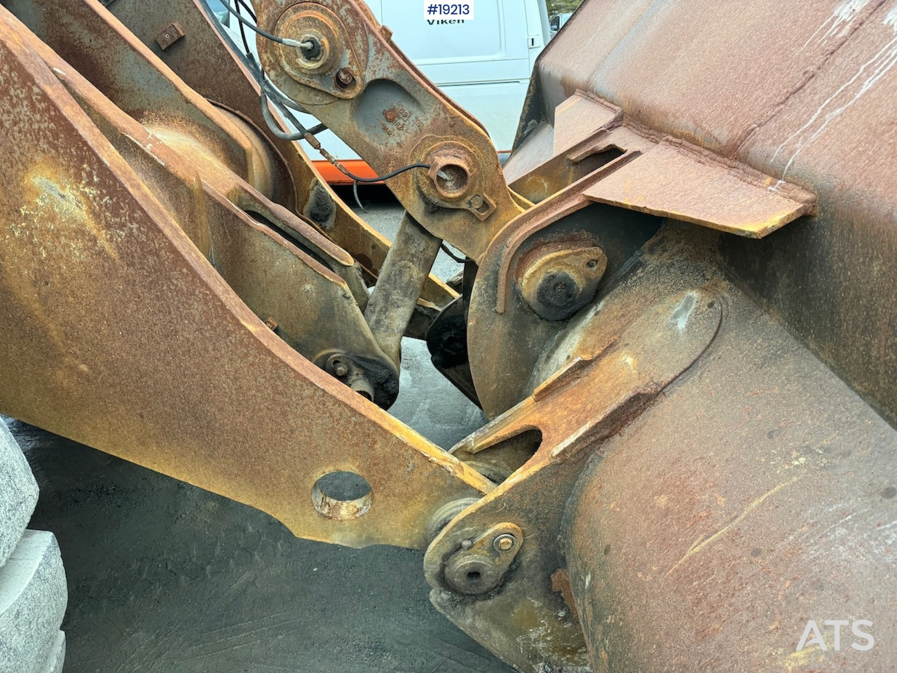 Wheel loader Volvo L220F: picture 16