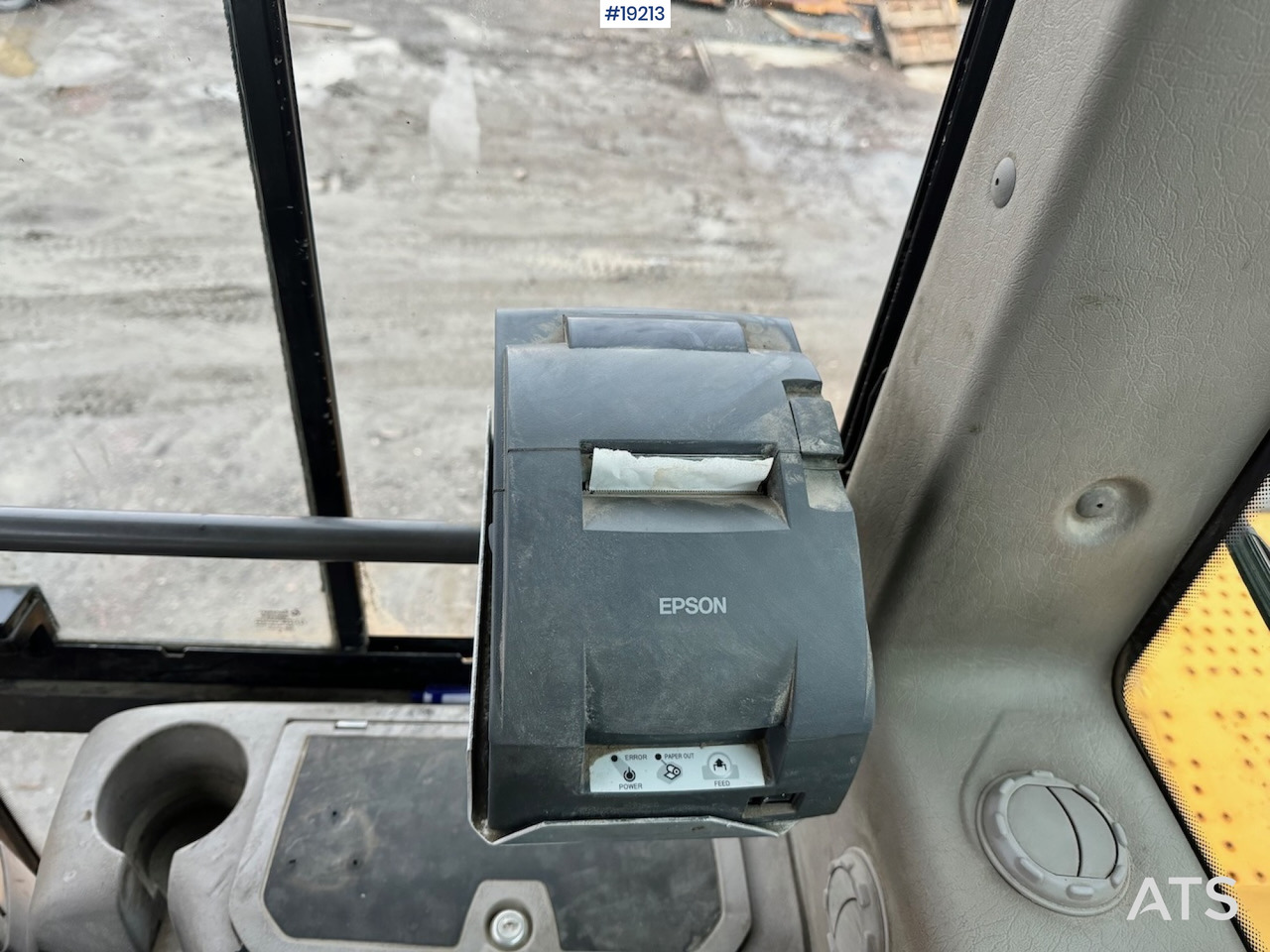 Wheel loader Volvo L220F: picture 31