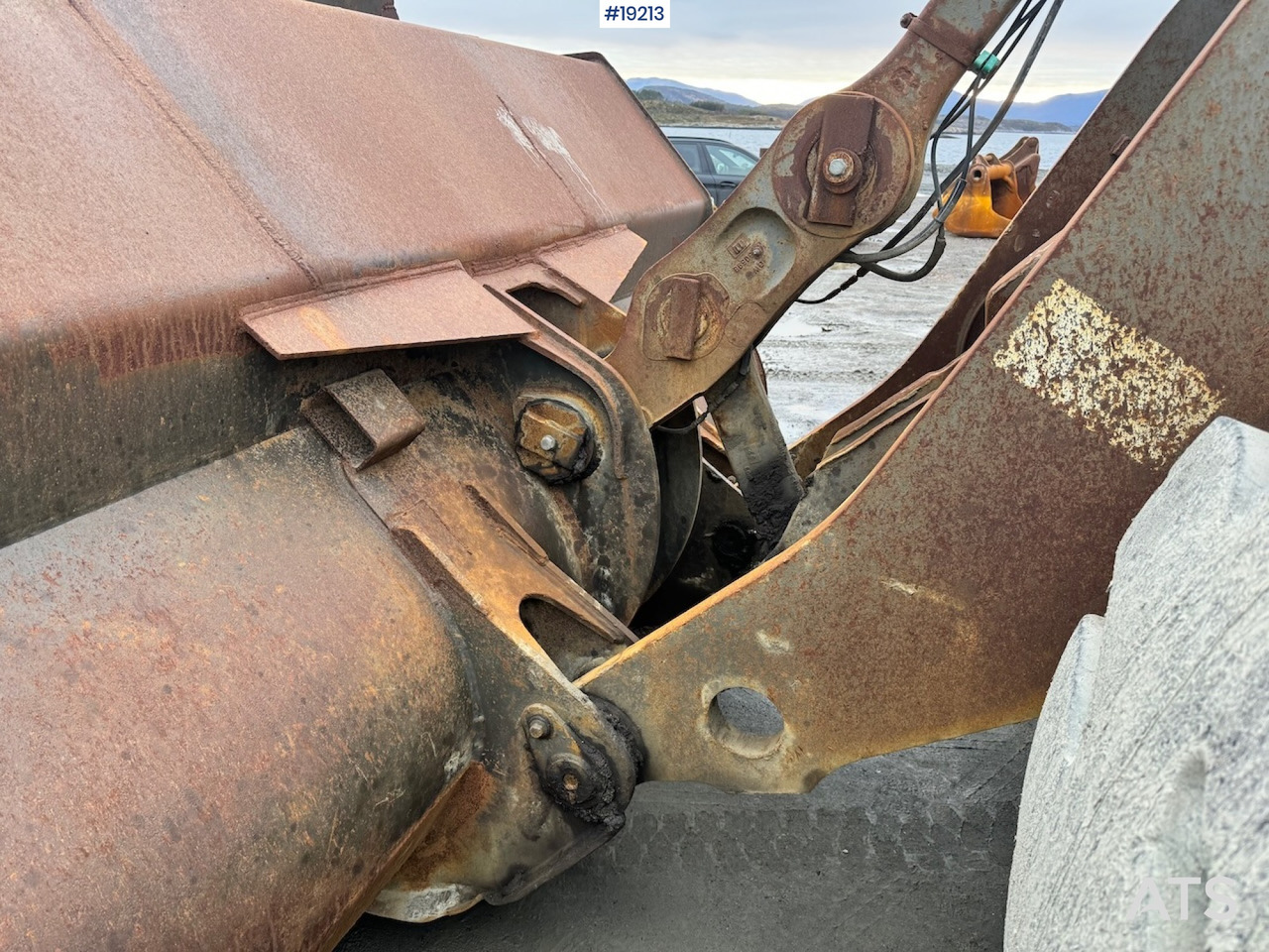 Wheel loader Volvo L220F: picture 13