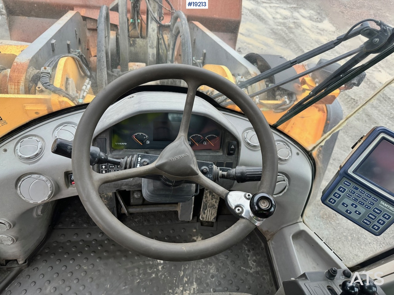 Wheel loader Volvo L220F: picture 26