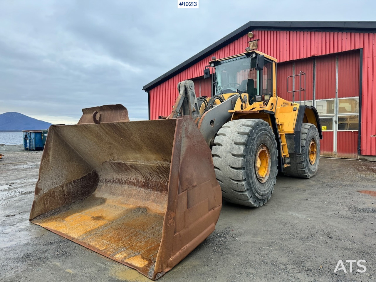 Wheel loader Volvo L220F: picture 8